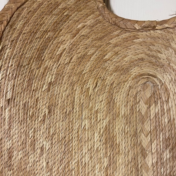 Woven tote handheld minimalist light straw color summer beach carry all - Picture 7 of 7